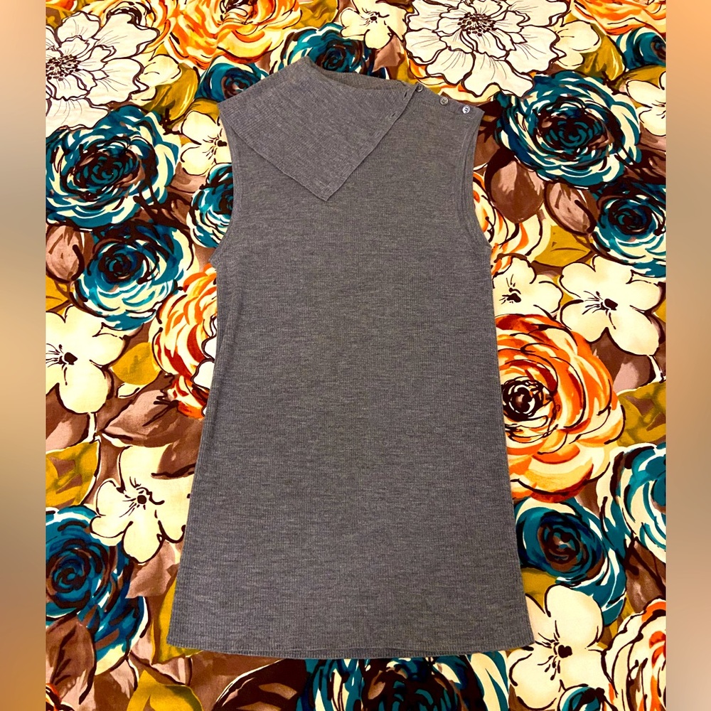 Theory sleeveless gray wool top size medium 🩶